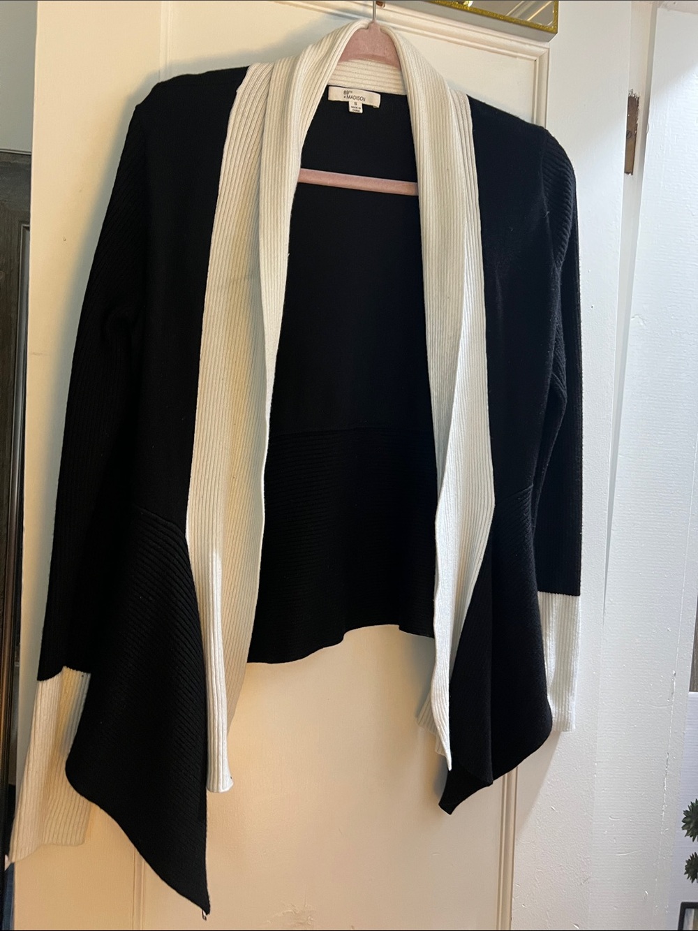 89th & Madison Black Cardigan with Cream Shawl Collar